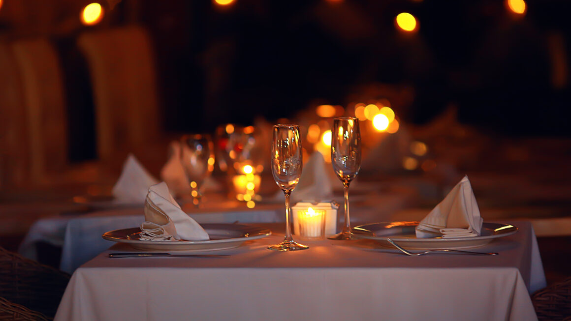 candlelight dinner yacht for 2